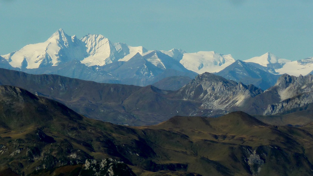 nach Südwesten die Hohen Tauern